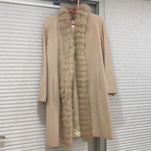 BAYA Paris ladies coat with real fur detail and 3 fancy button closure.